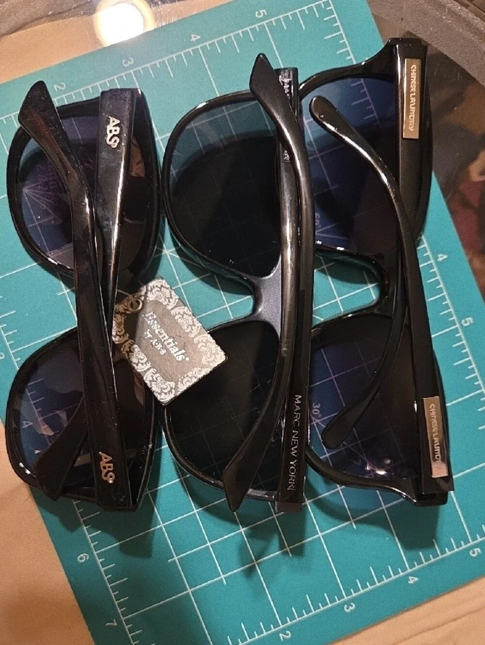 Chinese Laundry Black Sunglasses Set
